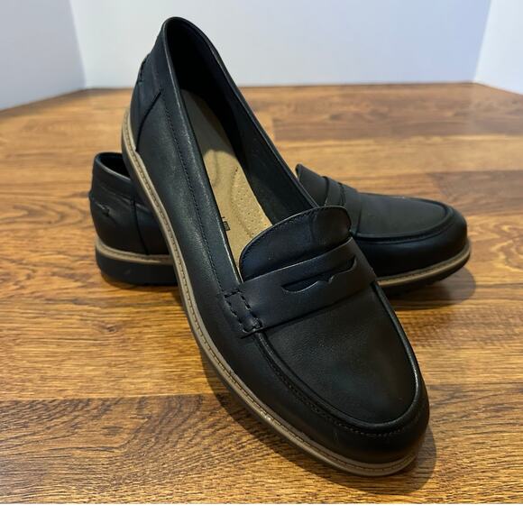 Clarks Women's Raise Eletta Leather Penny Loafer Black Size 9.5M Everyday Chic - Picture 1 of 9